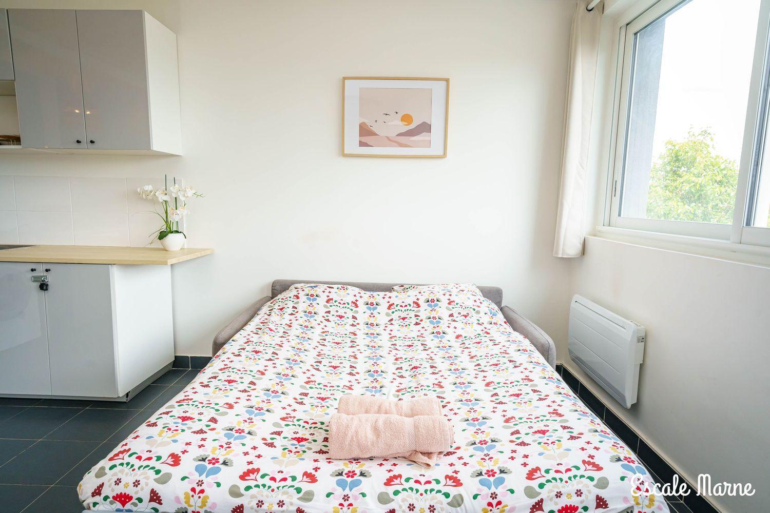 Escale-Marne: Cozy Metro-Adjacent Apartment with Premium Bed Maisons-Alfort Exterior photo